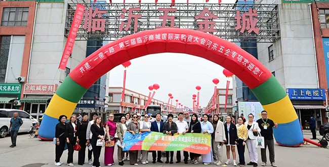 哈萨克斯坦客商来临沂五金城开展经贸洽谈会