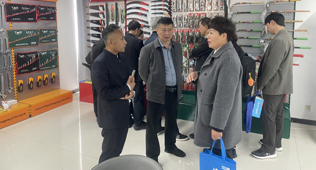 韩国采购商莅临临沂五金城 采购洽谈热度高