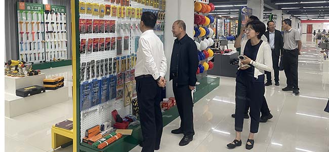 武汉市委政研室来临沂五金城调研