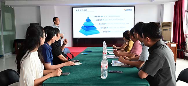 济南城建学院一行到电商创业园考察交流